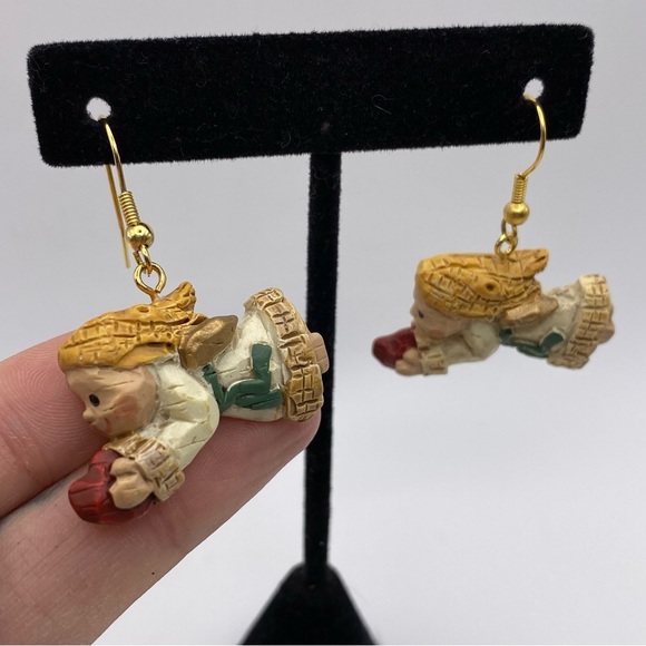 Vintage Angels Carrying Hearts Earrings - Picture 1 of 8